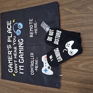 Double-sided printed pillow case with gaming signs & socks